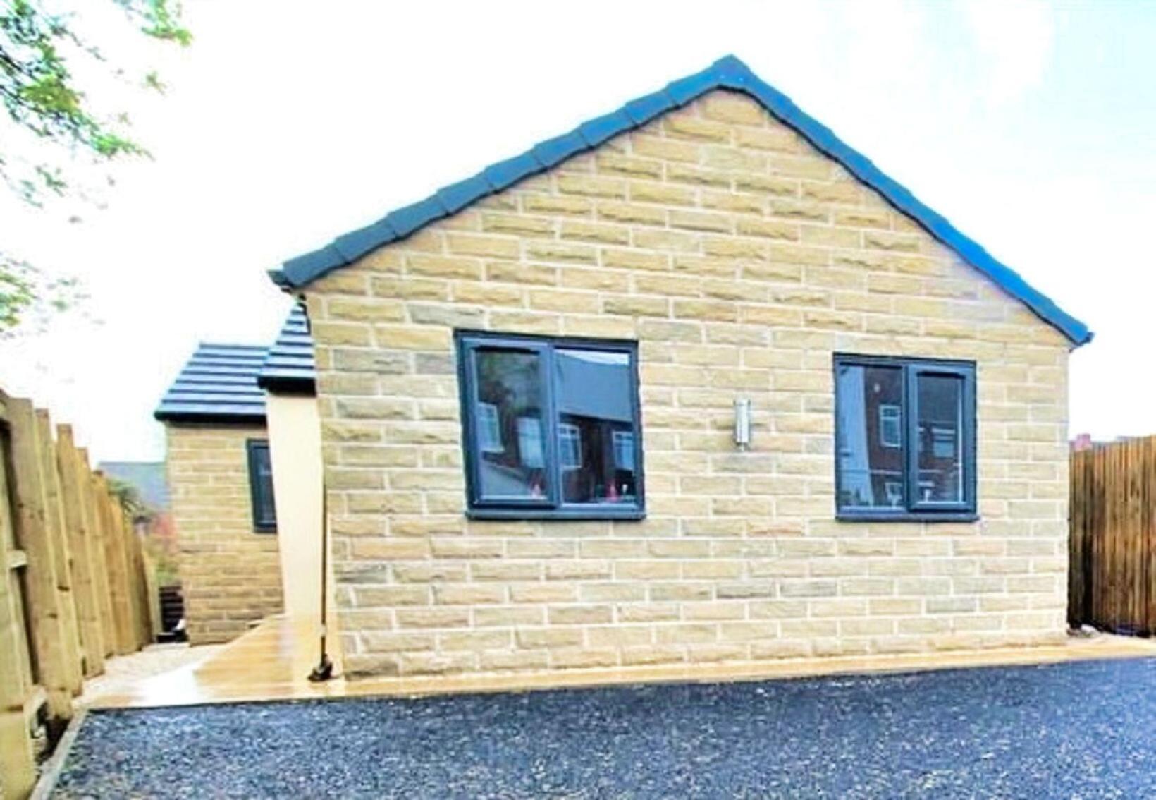 Rotherham - Rawmarsh - Great Customer Feedback - 2 Bed Bungalow - New Build - High End Furnishings - Wheel Chair Accessible - Large Enclosed Garden - Dog Friendly מראה חיצוני תמונה