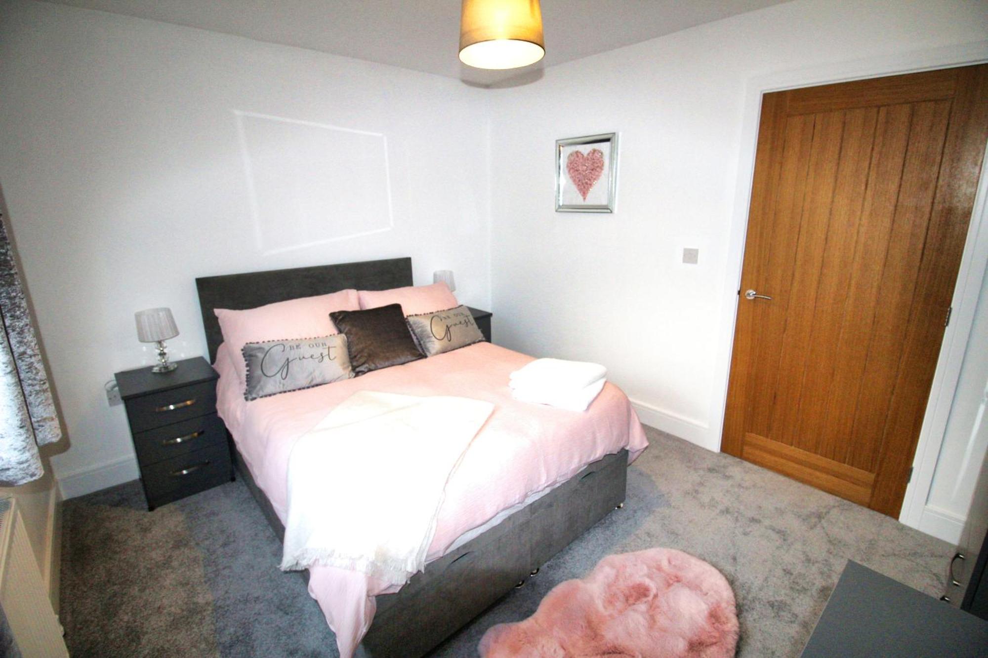 Rotherham - Rawmarsh - Great Customer Feedback - 2 Bed Bungalow - New Build - High End Furnishings - Wheel Chair Accessible - Large Enclosed Garden - Dog Friendly מראה חיצוני תמונה