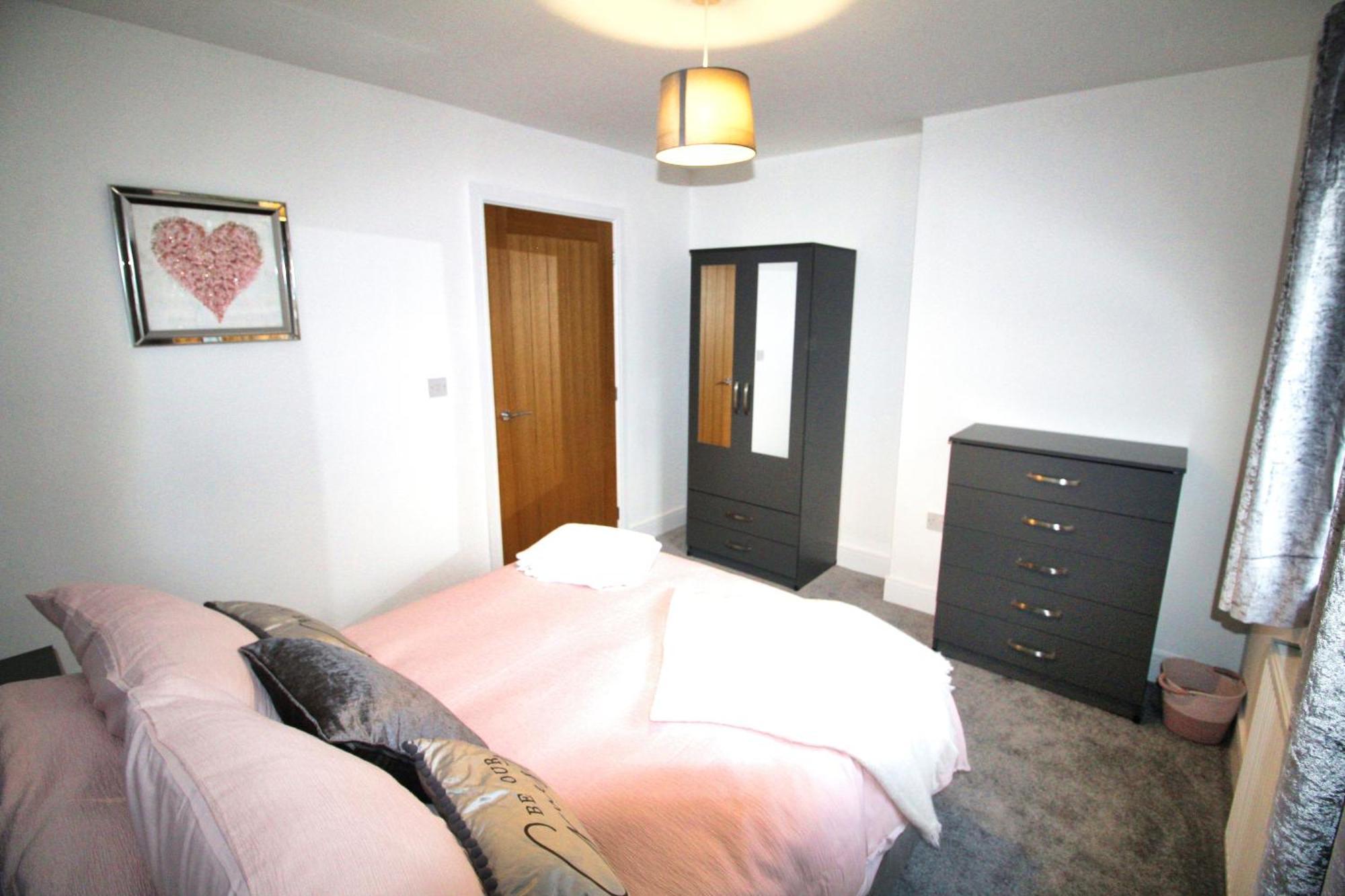 Rotherham - Rawmarsh - Great Customer Feedback - 2 Bed Bungalow - New Build - High End Furnishings - Wheel Chair Accessible - Large Enclosed Garden - Dog Friendly מראה חיצוני תמונה