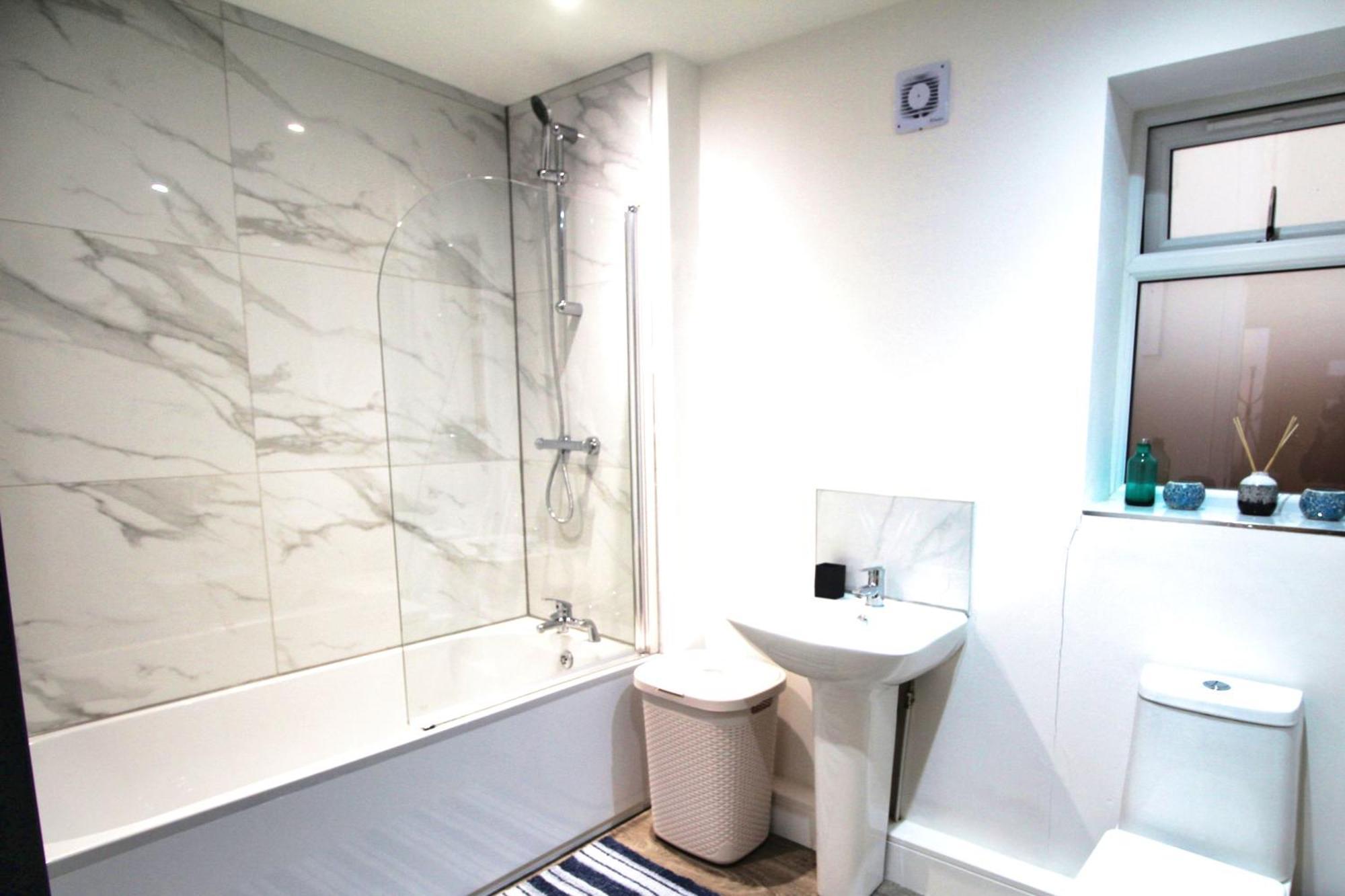 Rotherham - Rawmarsh - Great Customer Feedback - 2 Bed Bungalow - New Build - High End Furnishings - Wheel Chair Accessible - Large Enclosed Garden - Dog Friendly מראה חיצוני תמונה