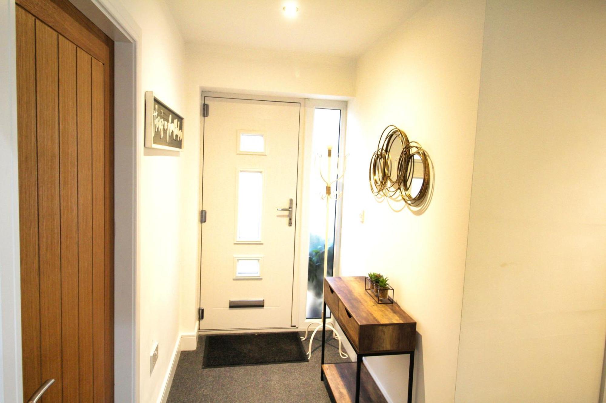 Rotherham - Rawmarsh - Great Customer Feedback - 2 Bed Bungalow - New Build - High End Furnishings - Wheel Chair Accessible - Large Enclosed Garden - Dog Friendly מראה חיצוני תמונה
