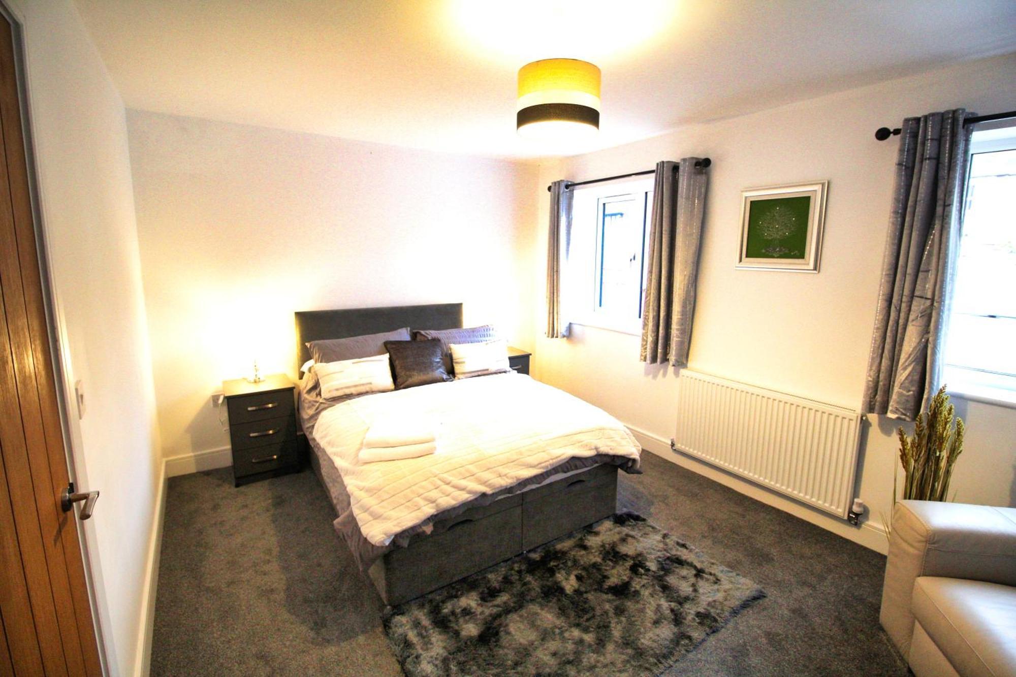 Rotherham - Rawmarsh - Great Customer Feedback - 2 Bed Bungalow - New Build - High End Furnishings - Wheel Chair Accessible - Large Enclosed Garden - Dog Friendly מראה חיצוני תמונה