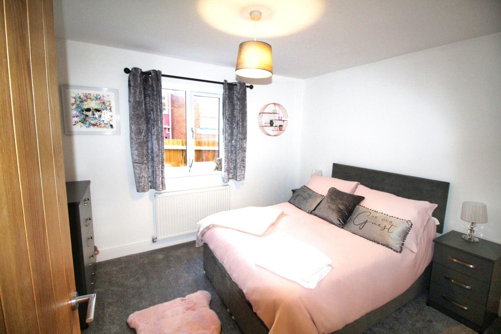 Rotherham - Rawmarsh - Great Customer Feedback - 2 Bed Bungalow - New Build - High End Furnishings - Wheel Chair Accessible - Large Enclosed Garden - Dog Friendly מראה חיצוני תמונה